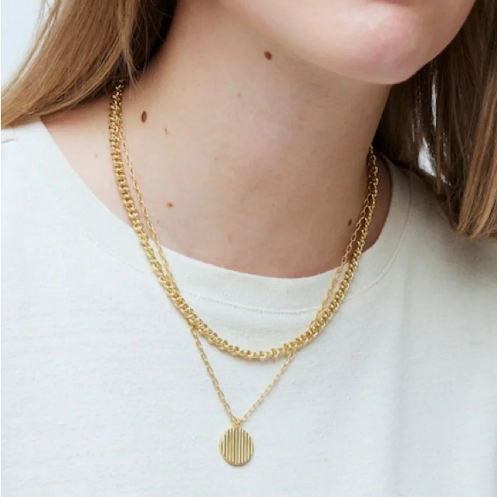 Madewell Two-Pack Twisted Layered Disc Pendant Gold Tone Chain Necklace Set - Picture 4 of 5